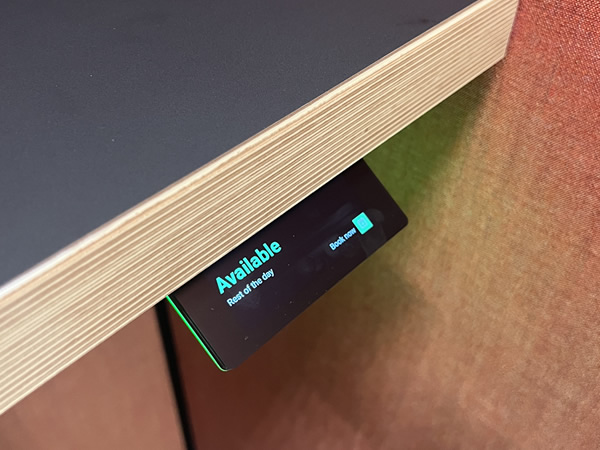 rapid-black-capital-desk-booking